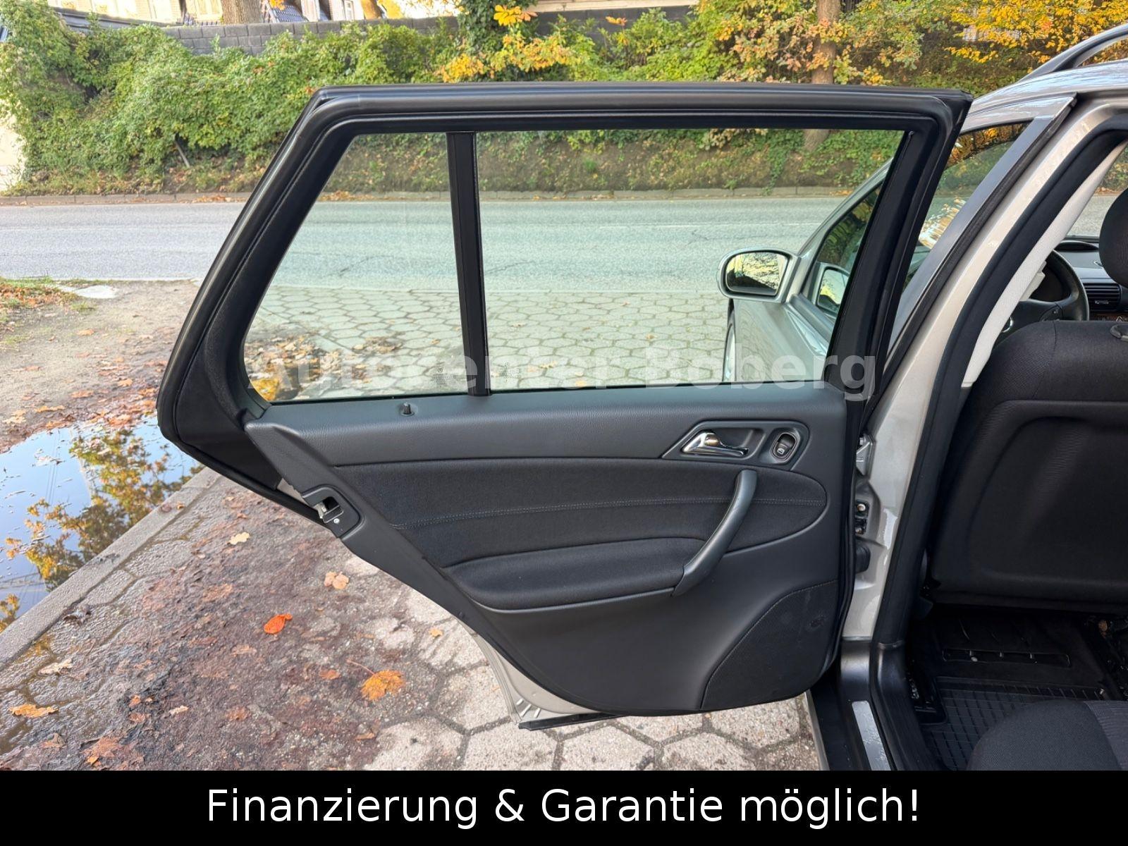 Mercedes-Benz C200 2004 — photo 19