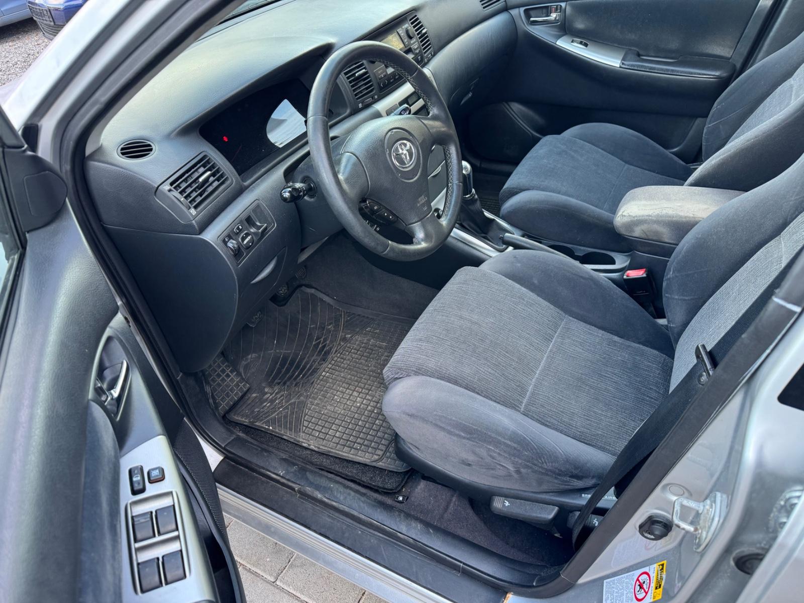 Toyota Corolla 2004 — photo 9