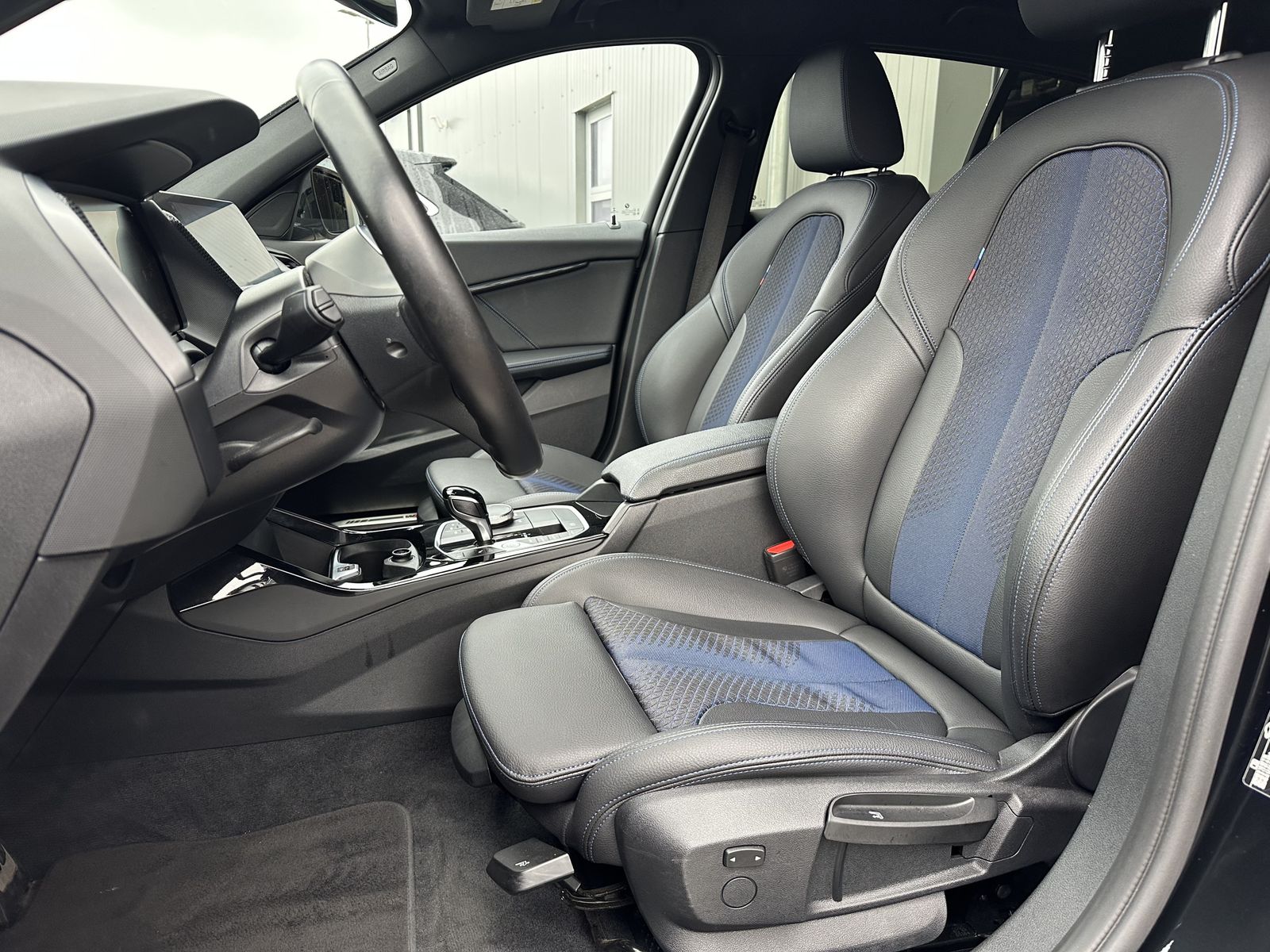 Fahrzeugabbildung BMW 118i 5-Türer M-Sport Aut. NAV+LED+HIFI+17ZOLL+PP