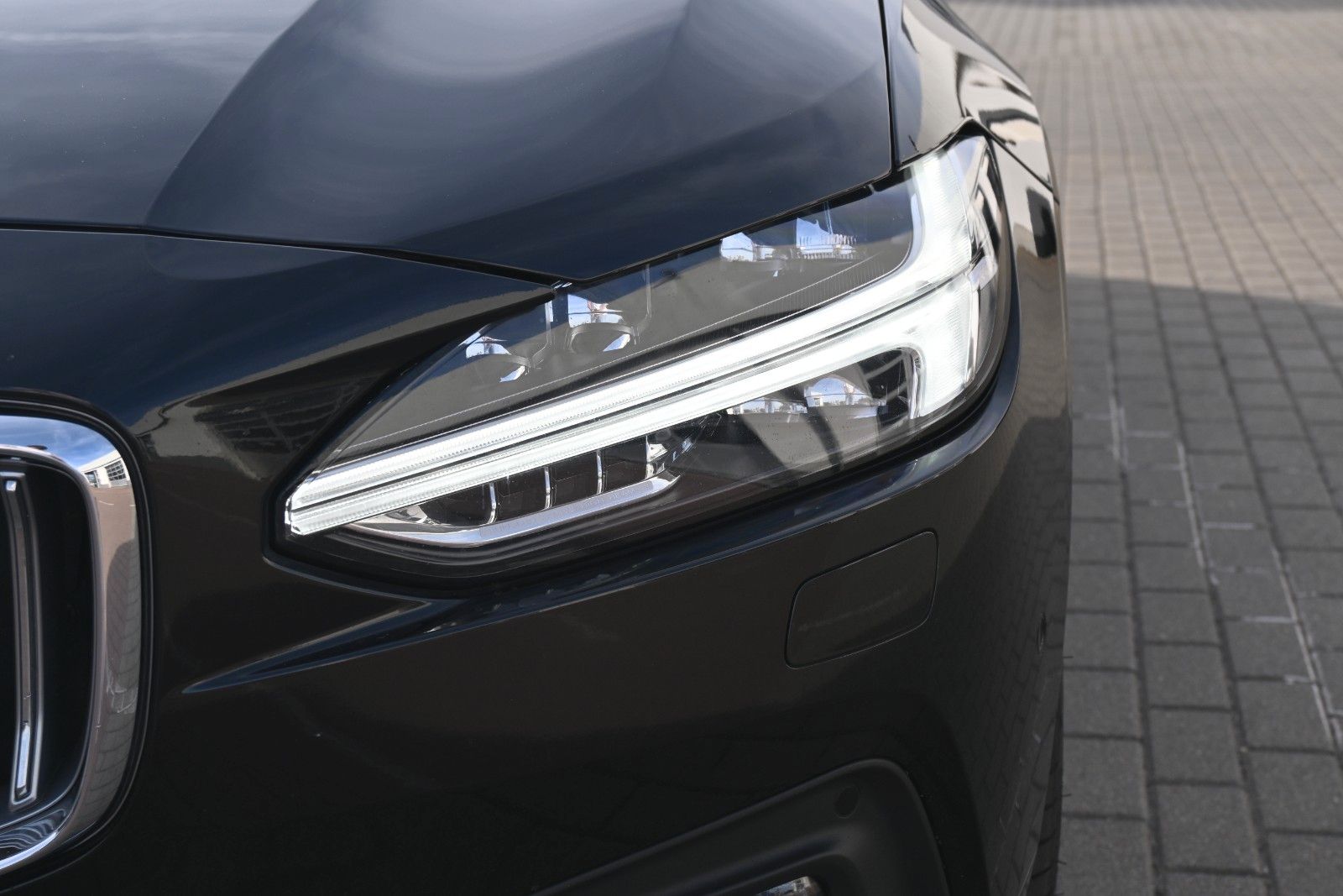 Fahrzeugabbildung Volvo V90 B4 D Plus Bright*STDHZG*360°*PANO*ACC*AHK