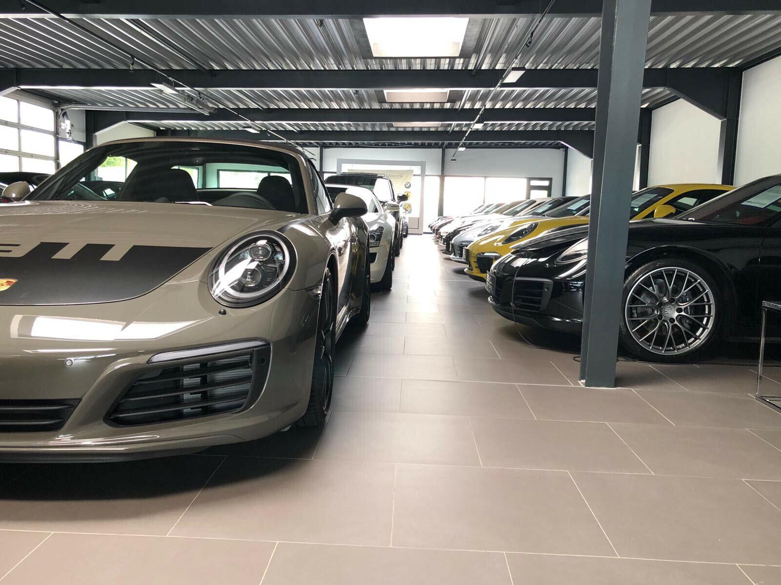 showroom-image-top