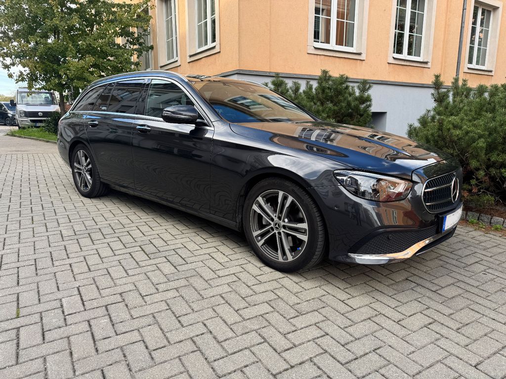 Image of Mercedes-Benz E 220