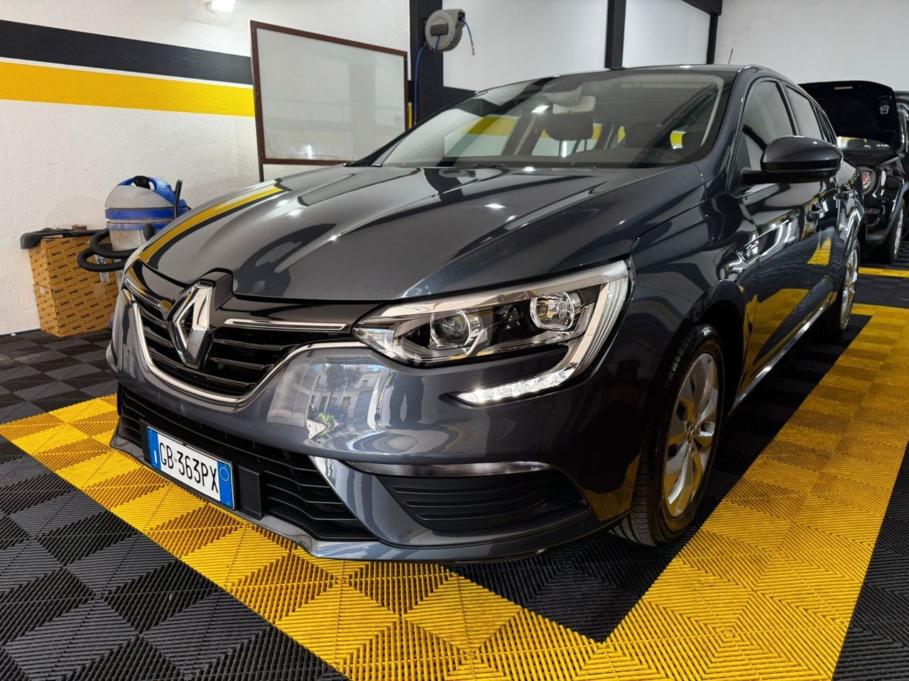 RENAULT ANDERE