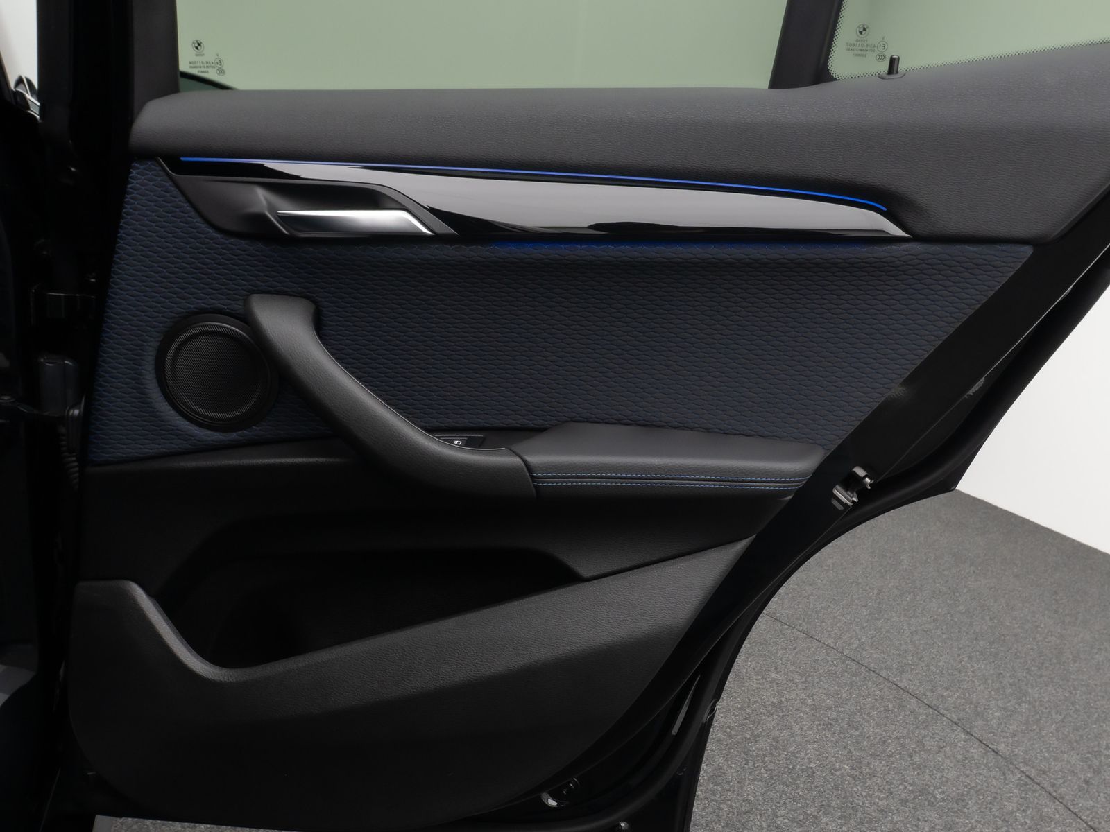 Fahrzeugabbildung BMW X2 sD20i M Sport HUD DAB HiFi Parkassist Komort