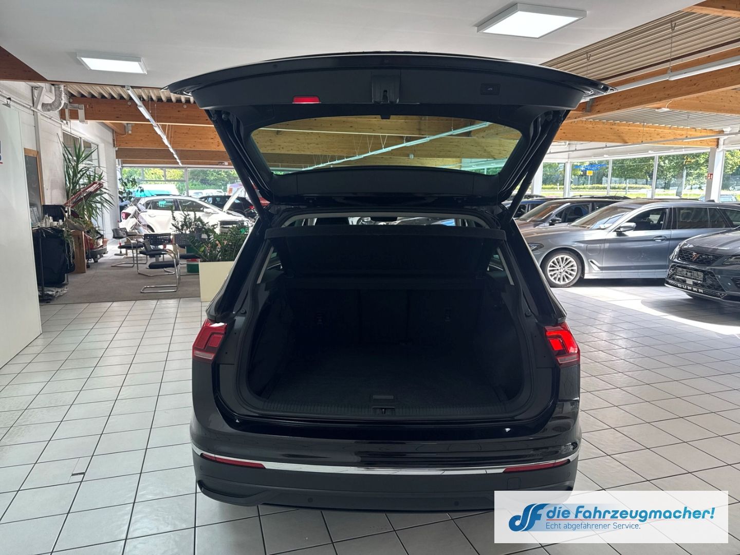 Fahrzeugabbildung Volkswagen Tiguan Life 1.5 TSI BMT Start-Stopp EU6d AHK-kla