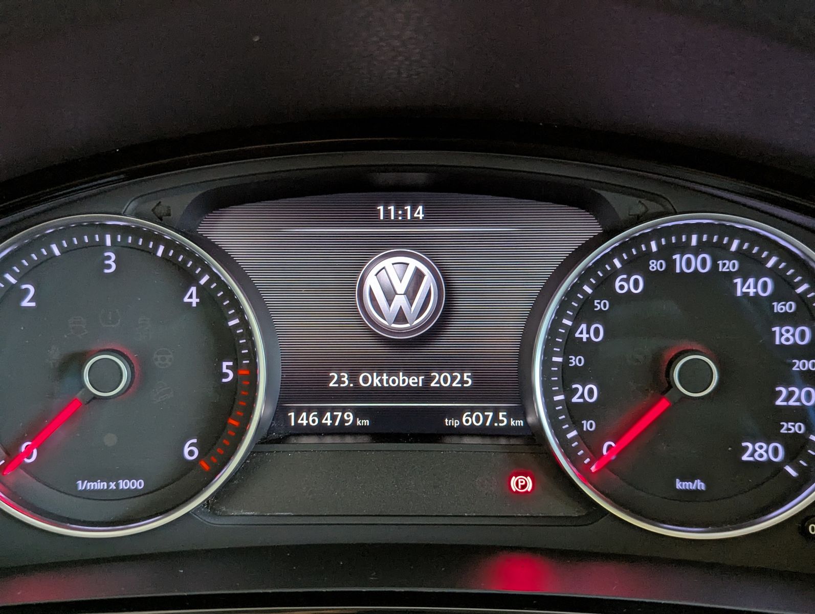 VW Touareg V6 TDI Terrain 4M StHz. Luft Pano AHK - Image 34