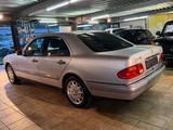 Mercedes-Benz E 200 ELEGANCE*Alu*Tüv*Klima* - gebrauchte Mercedes-Benz E-Klasse aus dem Jahr 1998