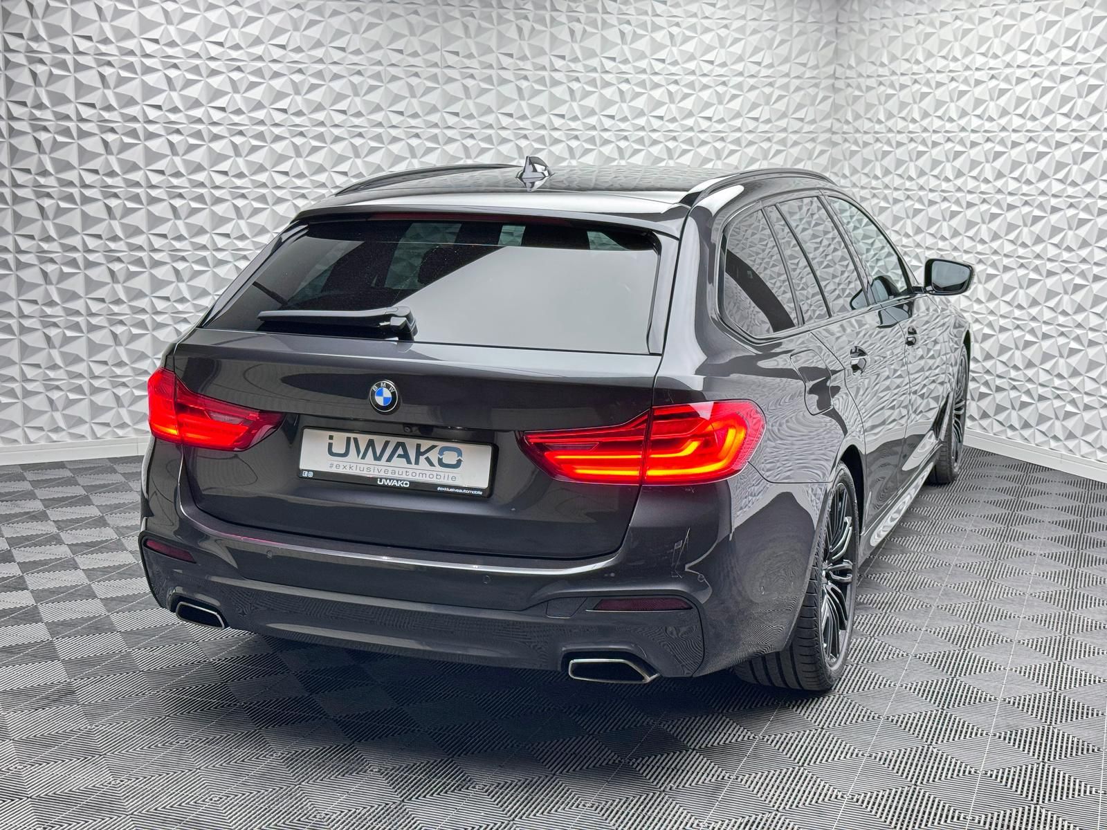 Fahrzeugabbildung BMW d*XDRIVE*M-PAKET*AHK*H&K*LIVE*360°HUD*KEYL*DAB