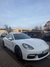 Porsche Panamera 4 E-Hybrid Vollausstattung Panoramadach - Porsche Panamera aus 2018 mit Hybrid-Antrieb