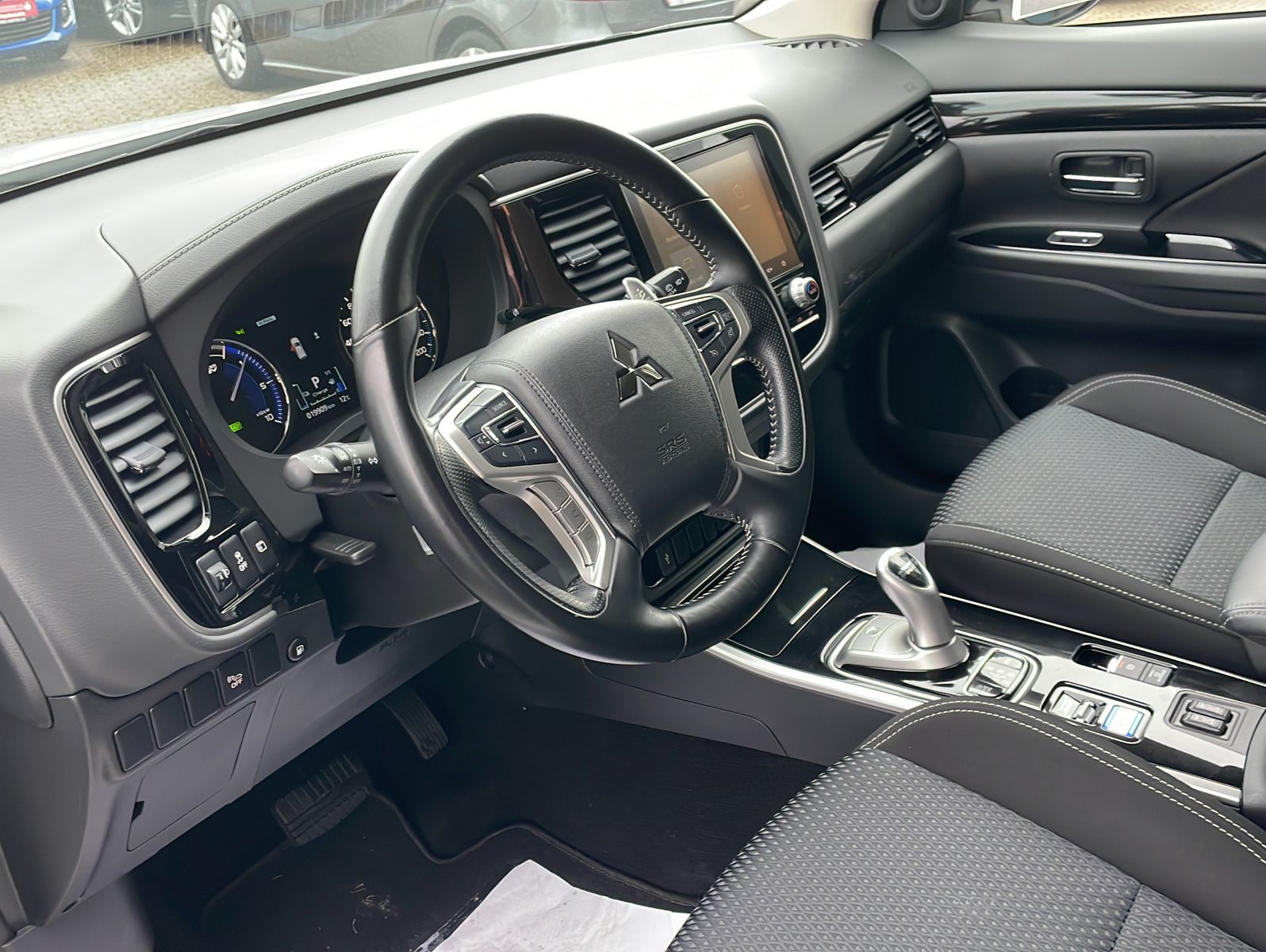 Fahrzeugabbildung Mitsubishi Outlander 2.4 Plug-In Hybrid