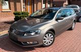 Volkswagen VW Passat, NAVI, 2-Zonen Klima, TÜV09/26 - Volkswagen Passat mit Benzin-Antrieb: Limousine, 2.0