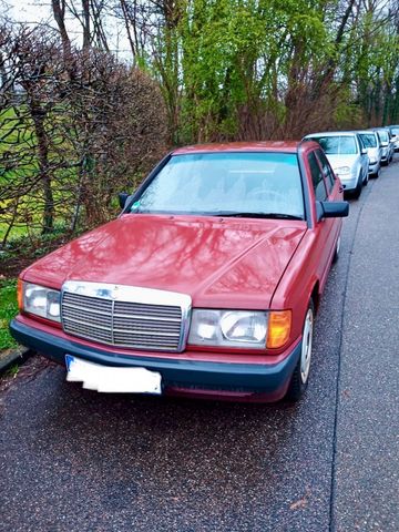 Mercedes-Benz E 190 weinrot, HU 06/26, Automatik, gut gepflegt