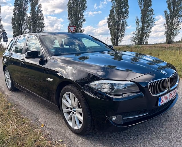 BMW 520 2011 — interior