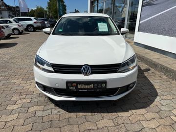 Fahrzeugabbildung Volkswagen Jetta VI 1.2 TFSI Life Navi