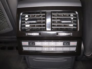 Volkswagen Touareg - 12