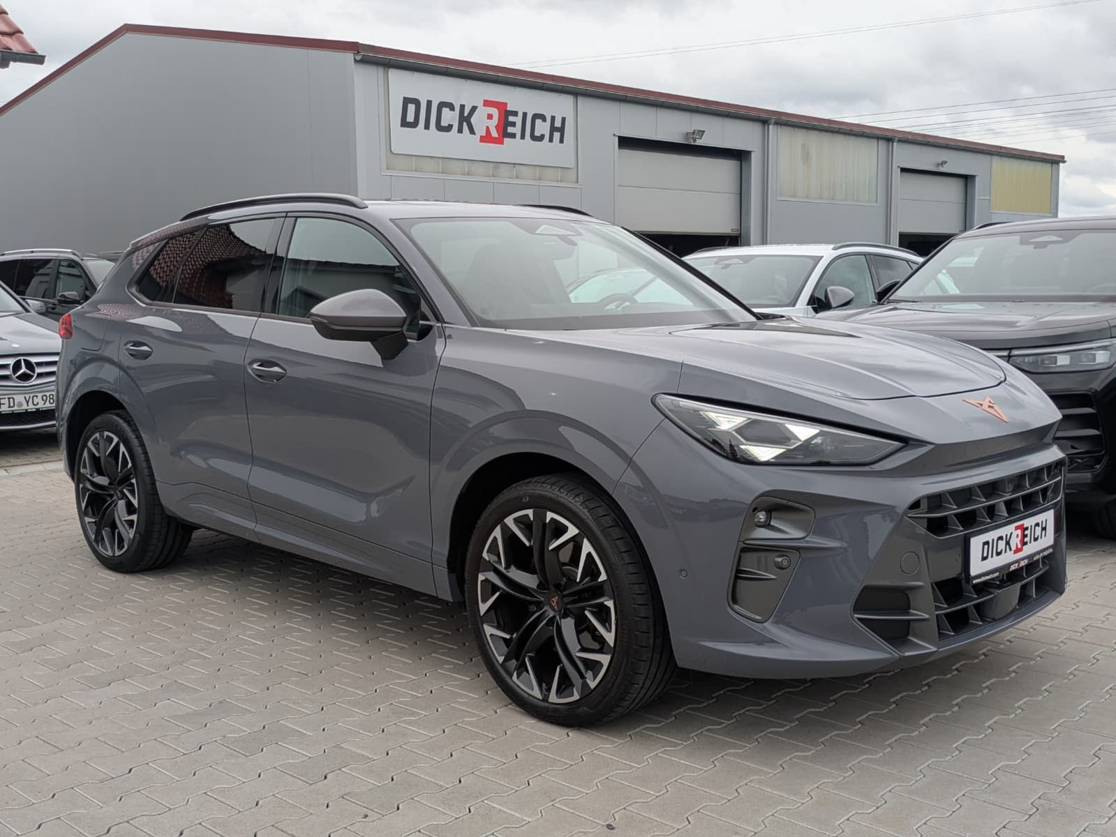 Fahrzeugabbildung CUPRA Terramar 2.0 TSI 4D VZ HUD*MATRIX*PANO*DCC*20"