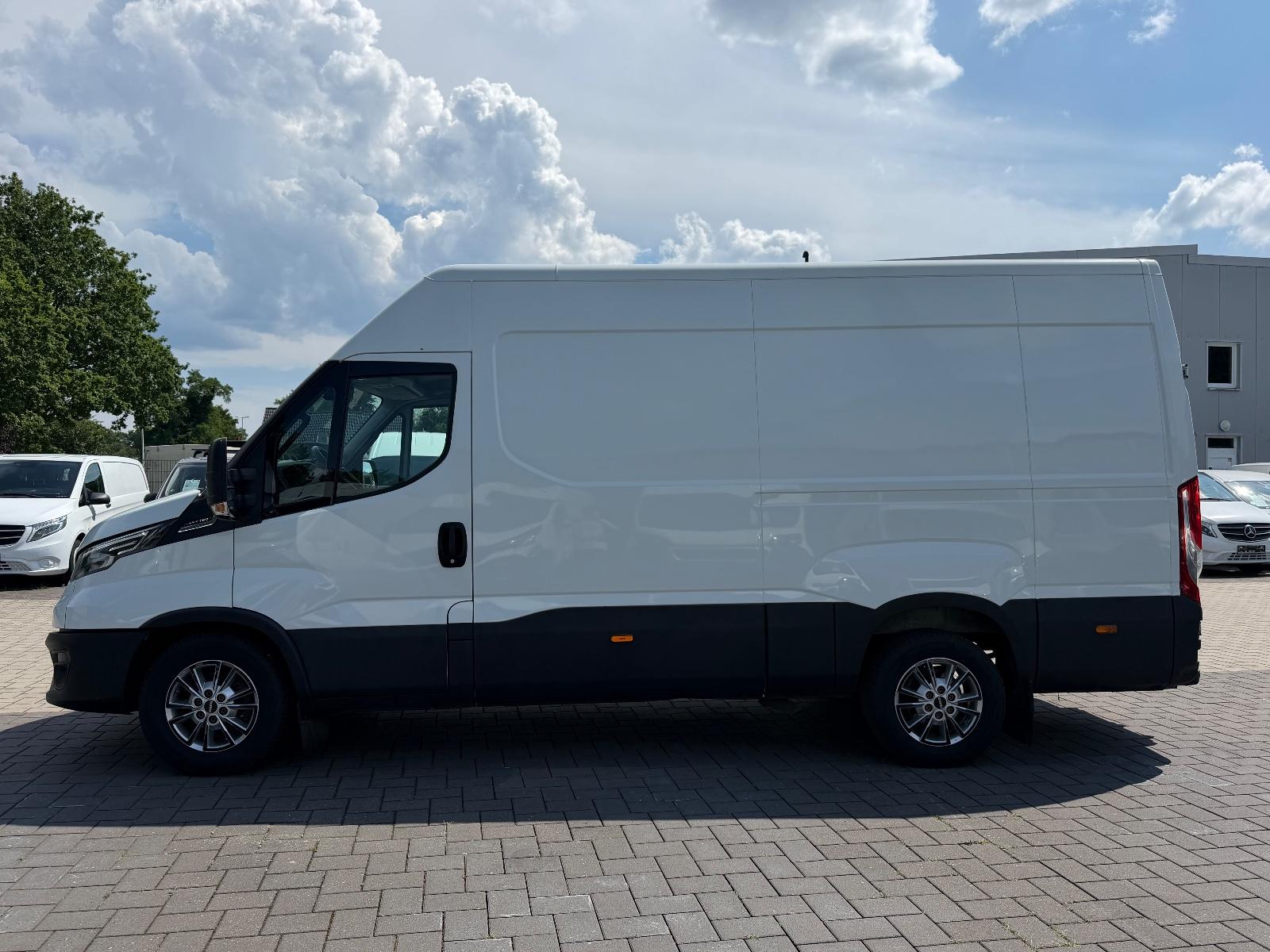 Iveco Daily Kasten RWD 35 Kamera/AHK/Standheizung/ACC