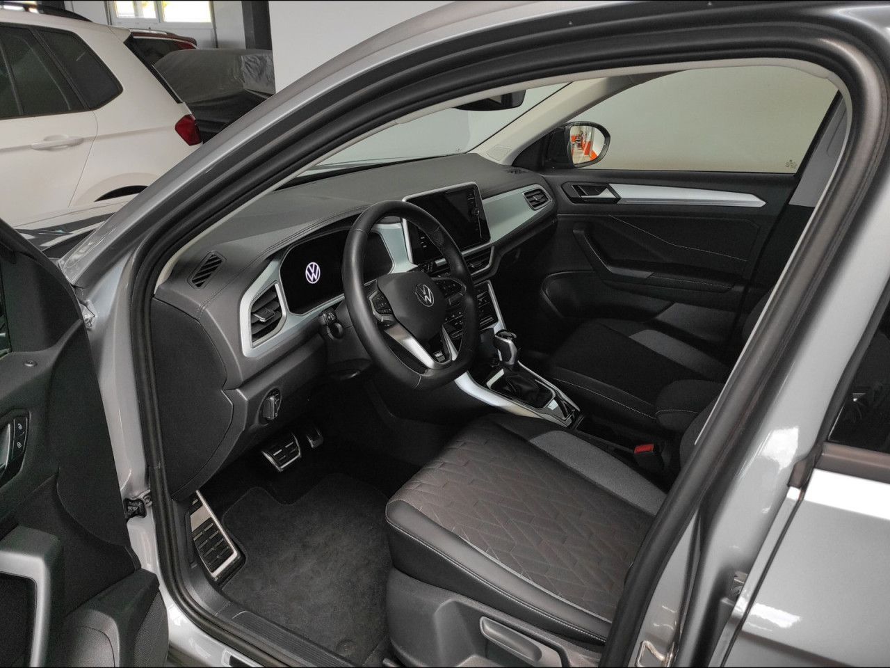 Volkswagen T-Roc GOAL 1.5 TSI DSG AHK NAVI LED APP-CONNECT foto 5