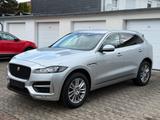 Jaguar F-Pace 20d AWD Automatik R-Sport / AHKG  - silberne Jaguar F-Pace