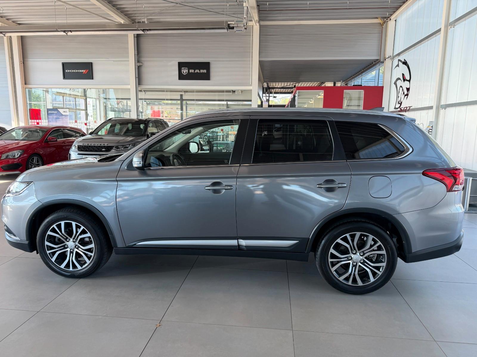 Mitsubishi Outlander 2.0 Diamant Edition 2WD "AHK"