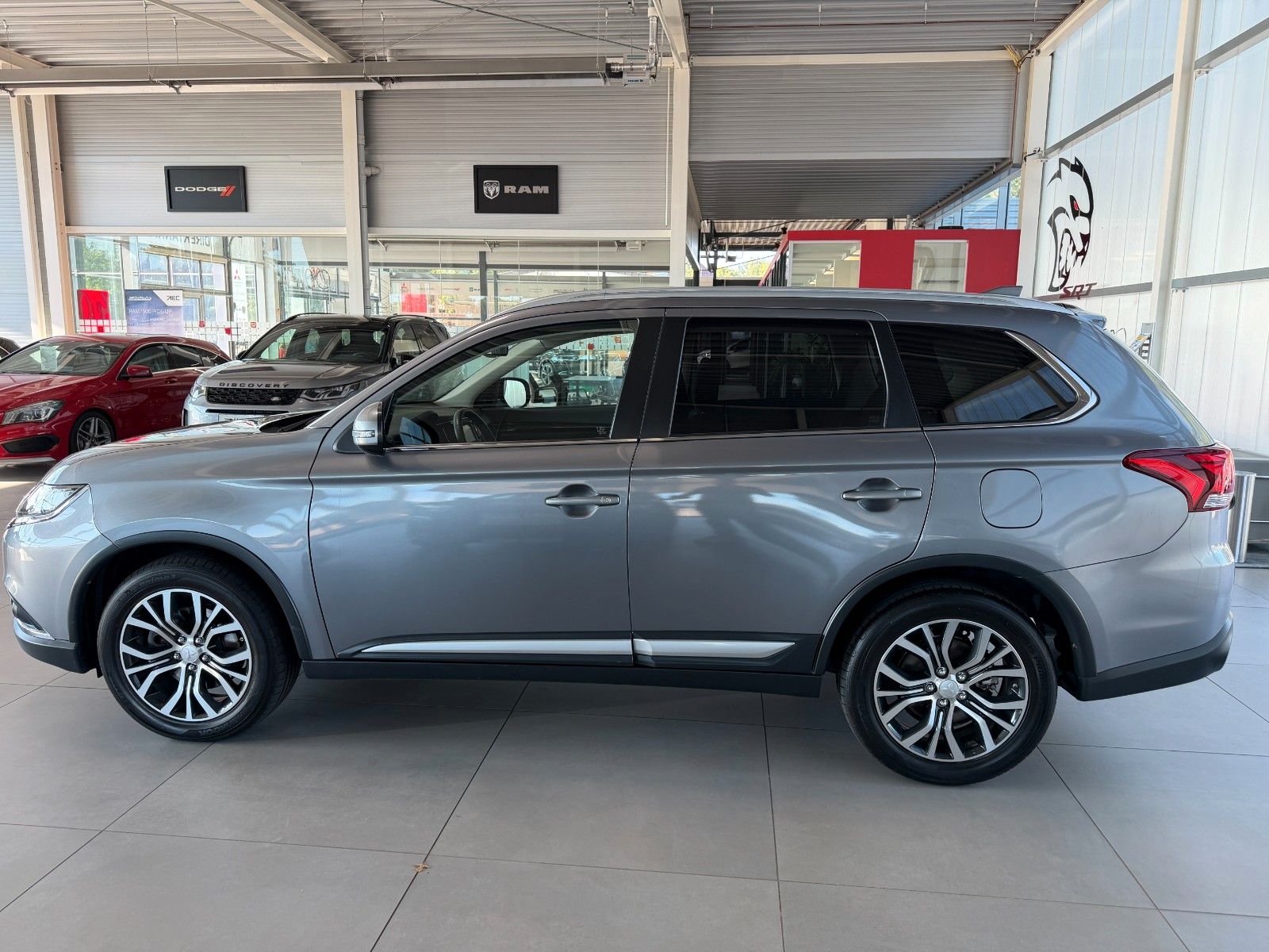 Fahrzeugabbildung Mitsubishi Outlander 2.0 Diamant Edition 2WD "AHK"
