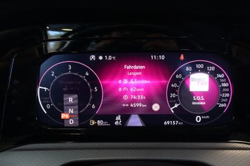 Volkswagen Golf VIII 2.0 TDI Active HUD+AID+MATRIX+PANO+AHK