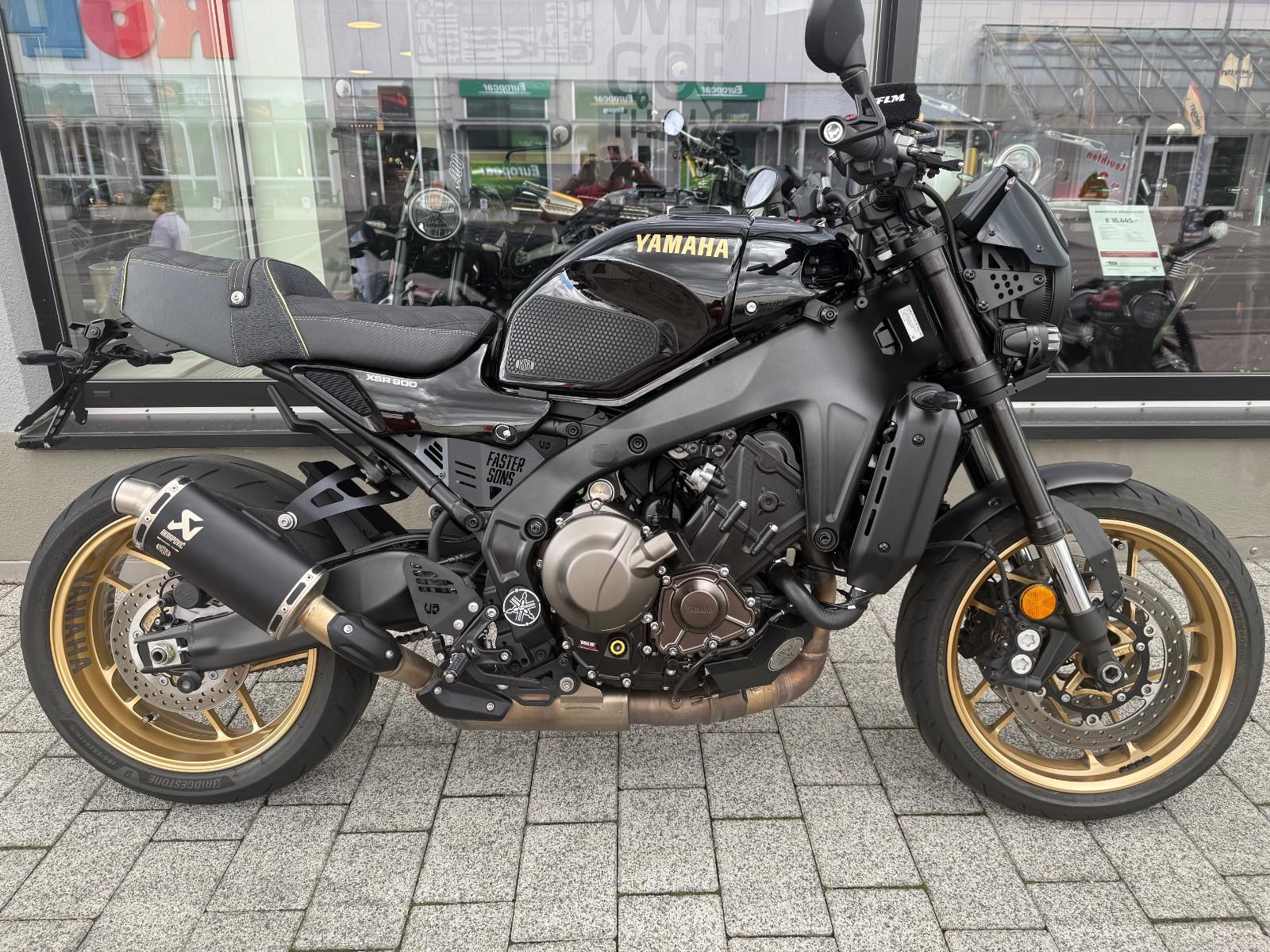 Yamaha XSR900