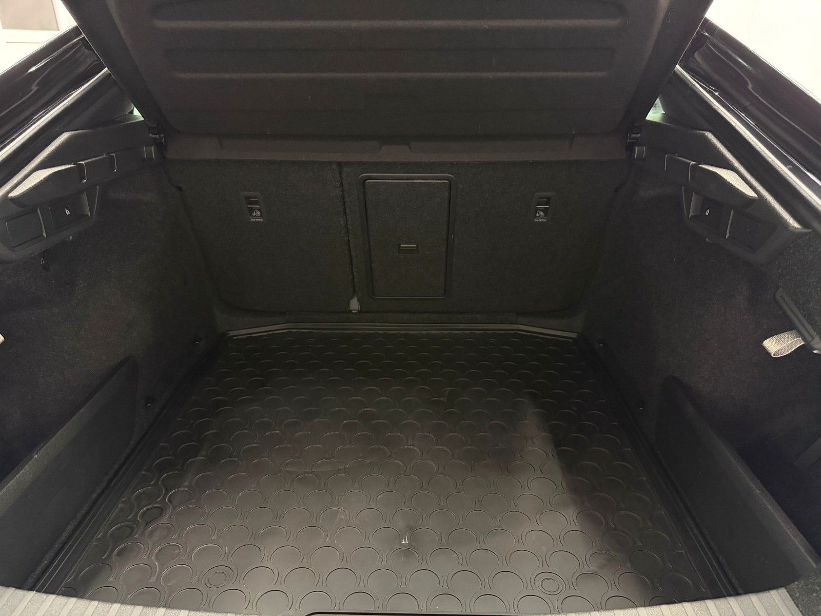 Fahrzeugabbildung SKODA Octavia Lim. RS TSI/FACELIFT/AMBI+/ACC/MASSAGE