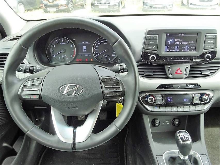 Fahrzeugabbildung Hyundai i30  Fastback  1,4 T-GDI