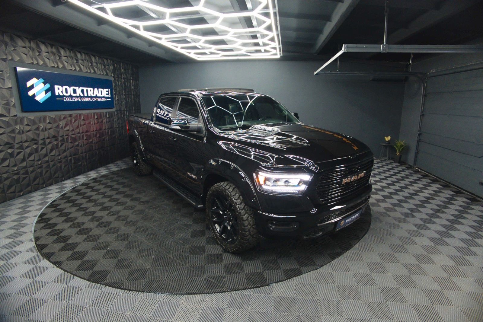 Fahrzeugabbildung Dodge RAM 5.7 V8 HEMI 4x4 Night LARAMIE LONGBED 19%