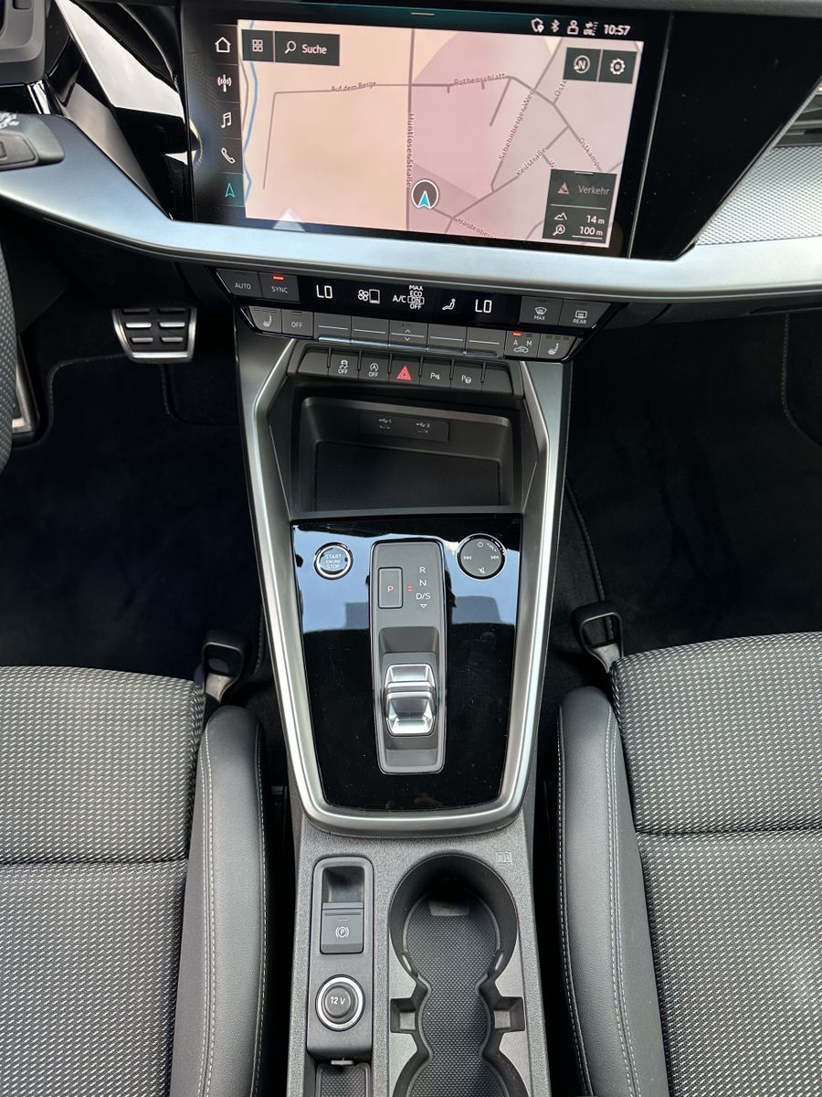 Fahrzeugabbildung Audi A3 SpB 35 TFSI S-Line Black NAV+LED+AHK+VCOCKPIT