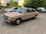 Mercedes-Benz Mercedes Benz 123/200 Diesel - Mercedes-Benz 200 in Frankfurt (Main)