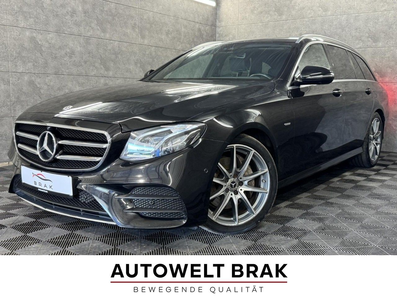 MERCEDES-BENZ E 220 d AMG Aut*Navi*LED*Tempo*360*Burmester*AHK