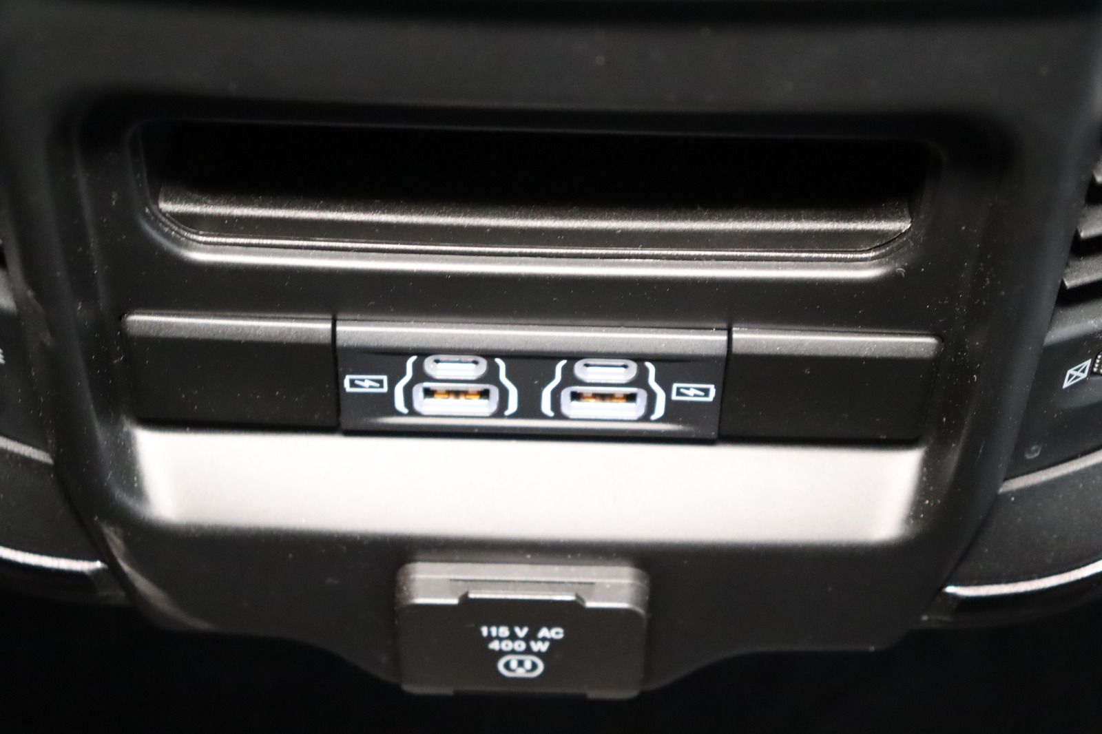 Fahrzeugabbildung Dodge Ram 1500 5.7 V8 Crew Cab Big Horn * Built to Ser