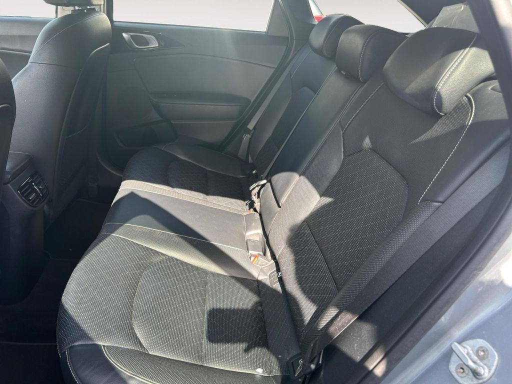 Fahrzeugabbildung Kia Ceed SW 1.6 CRDi DCT Platinum Edition