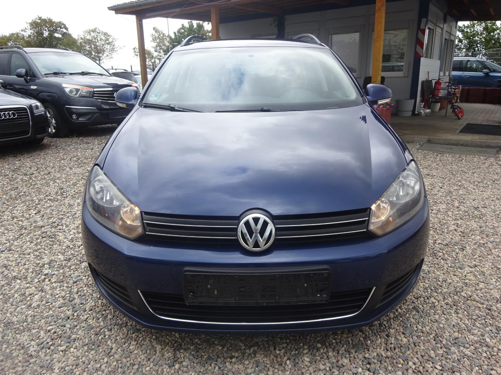 Volkswagen Golf 2010 — rear view