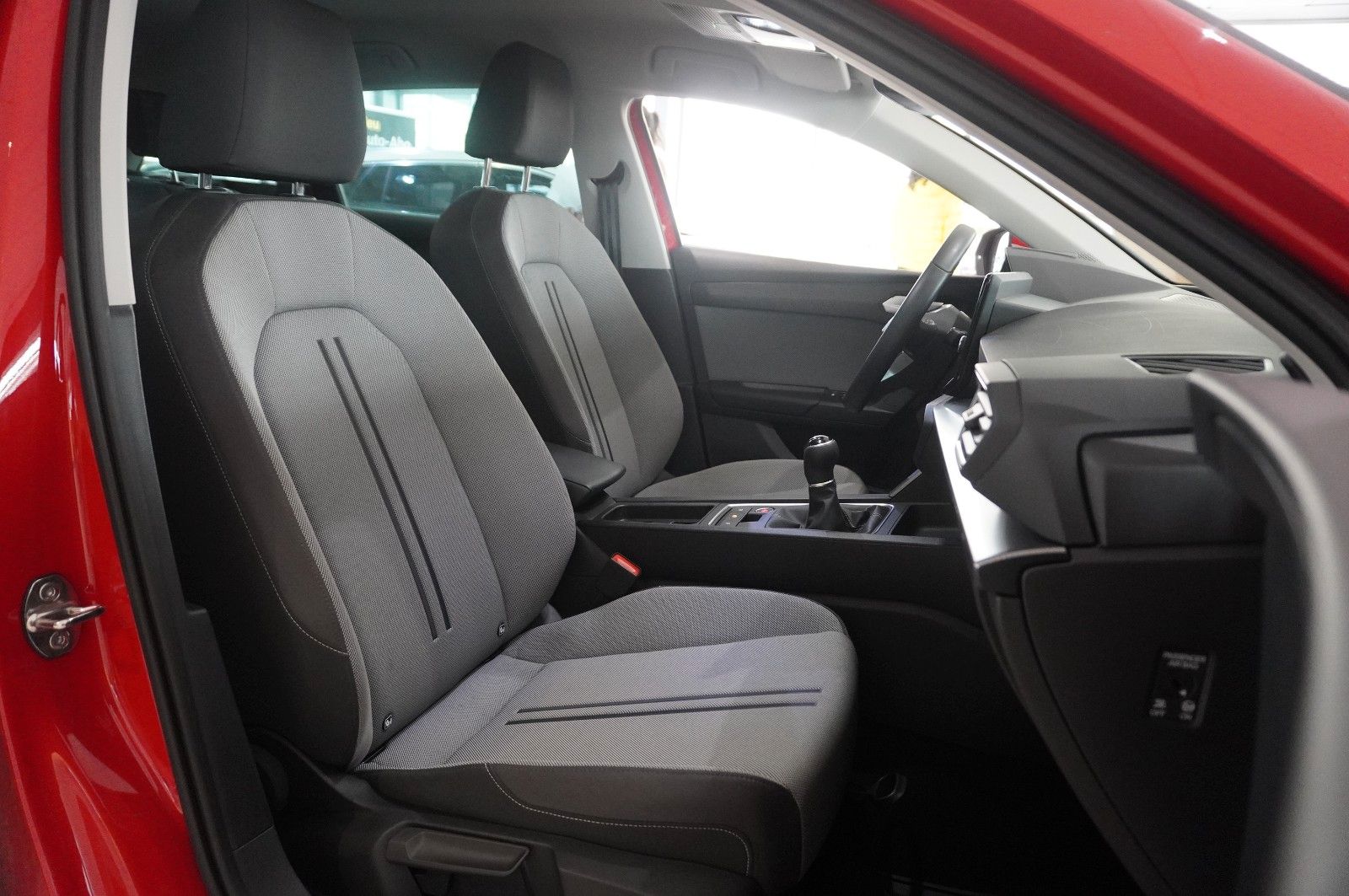 Fahrzeugabbildung SEAT Leon ST 2.0 TSI STYLE NAVI/LED/KAMERA/VIRT./DAB+