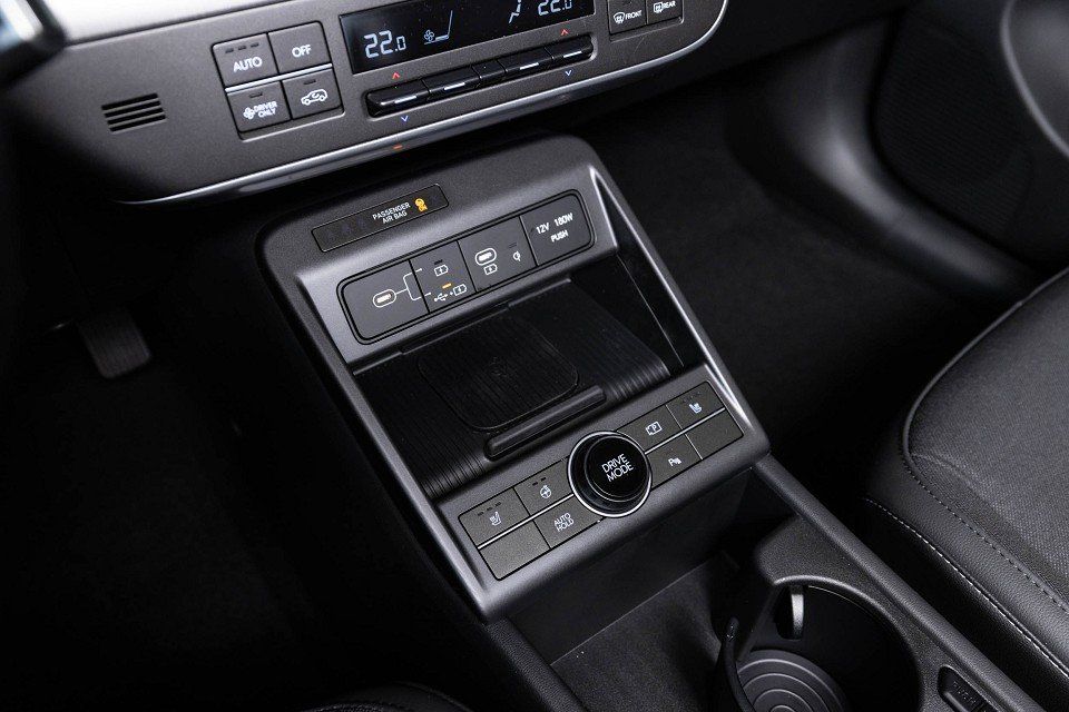 Fahrzeugabbildung Hyundai KONA Elektro 48,4kWh TREND Assi BOSE el. Heckkla