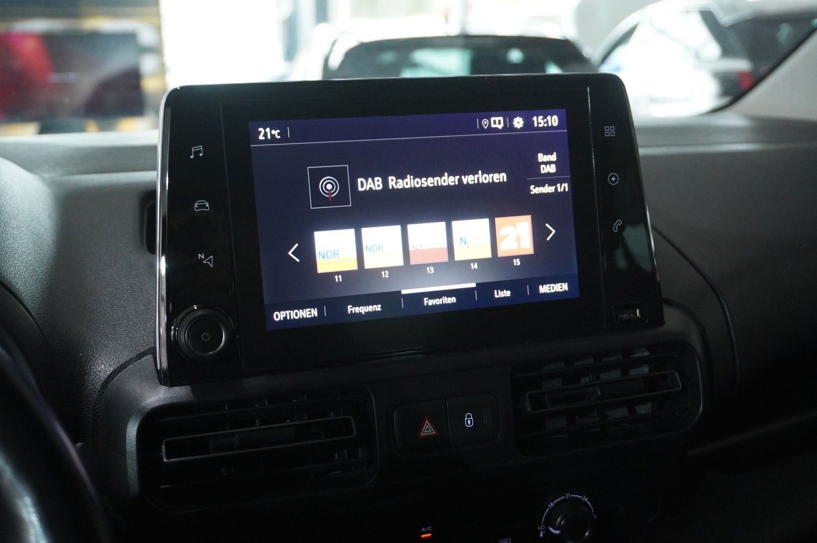 Fahrzeugabbildung Opel Combo-e LIFE ELEGANCE 11KW NAVI/KAMERA/VIRT./DAB
