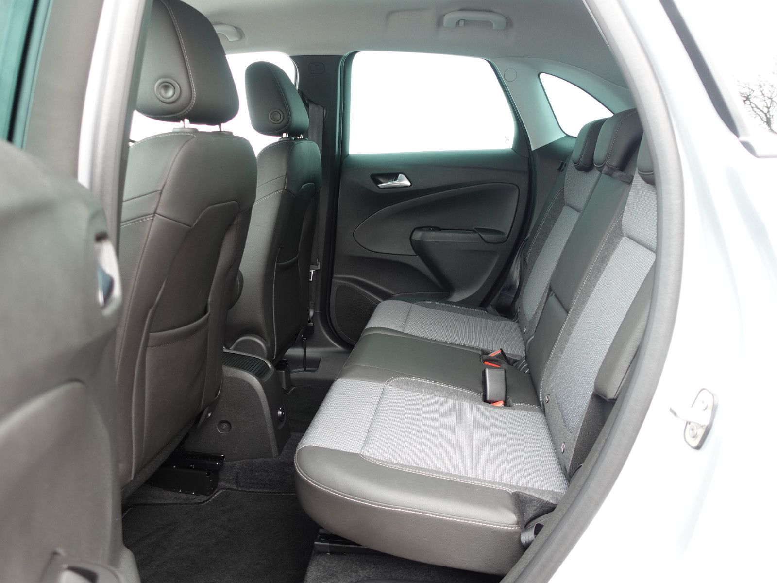 Fahrzeugabbildung Opel Crossland 1.2Turbo  Elegance   AHK,SHZ,Allwetter