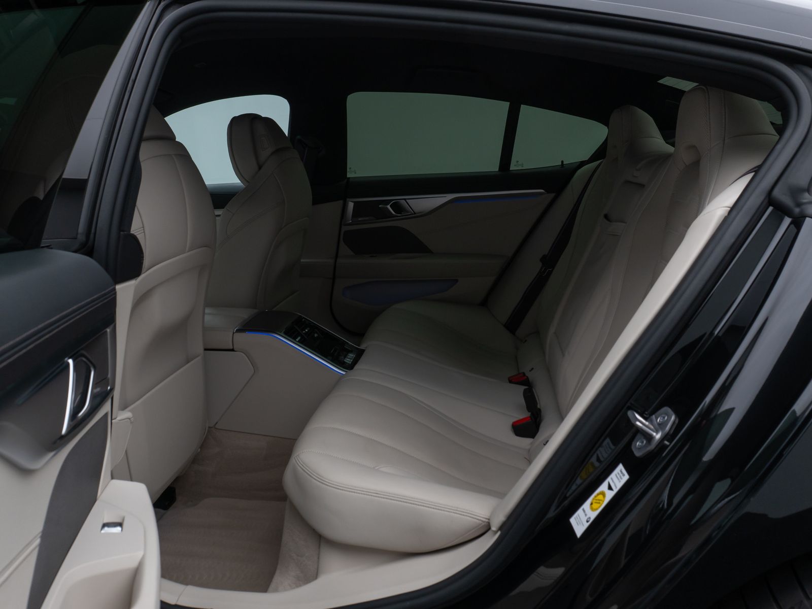 Fahrzeugabbildung BMW 840d xD Gran Coupè Laser 360°HUD SoftCl DisplKey