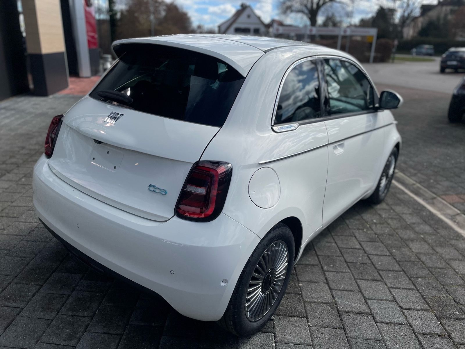 Fahrzeugabbildung Fiat 500e