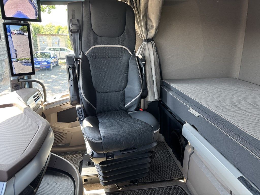 Fahrzeugabbildung DAF FT XG  530 BLAU METALLIC Limited Edition