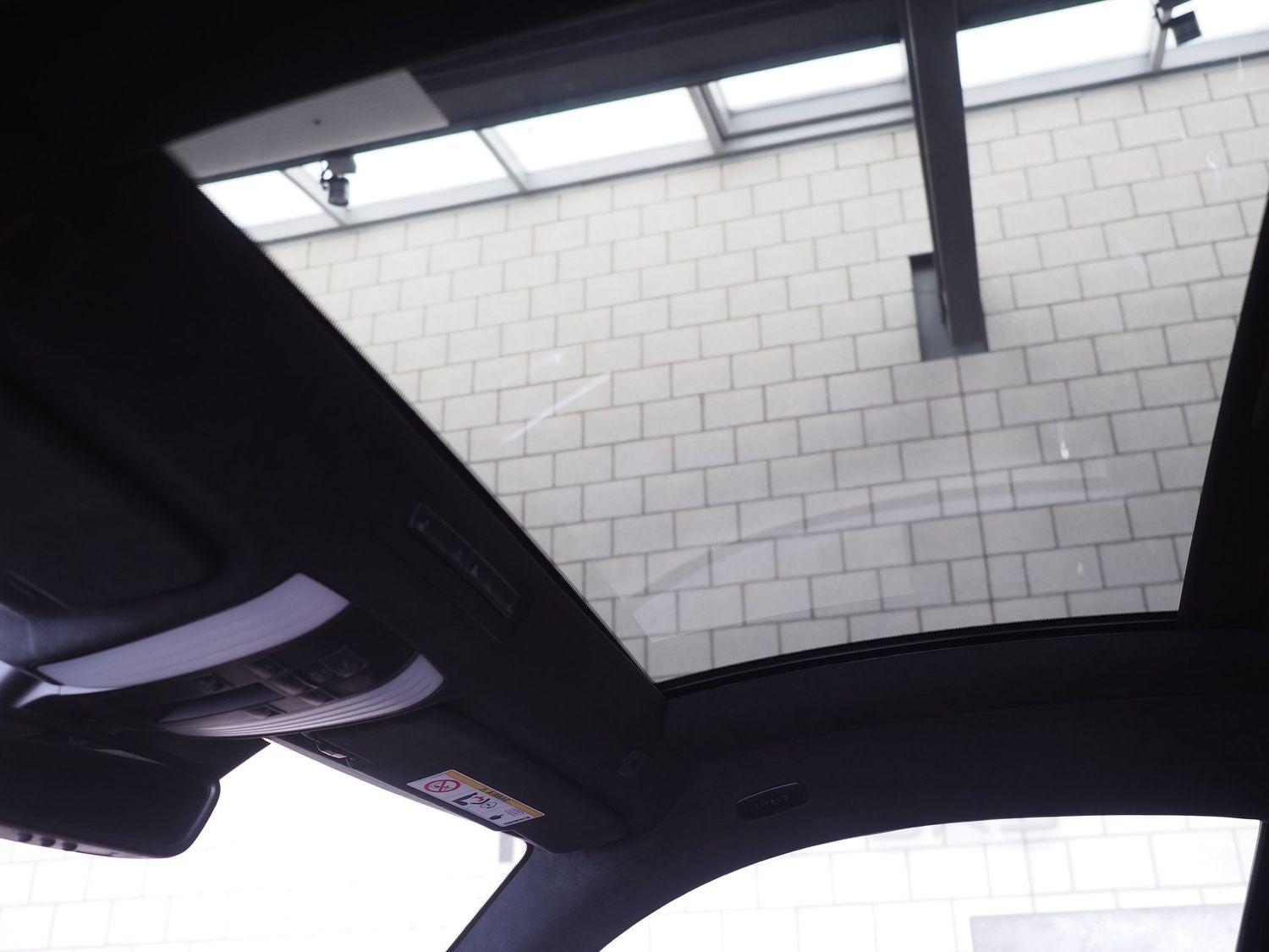 Mercedes-Benz AMG GT C Coupe CARBON // BURMESTER // GLASS ROOF