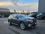 Toyota RAV4 2.5 Hybrid Automatik - Sehr guter Zu - Toyota RAV 4 mit Benzin-Antrieb: Geländewagen, Automatik