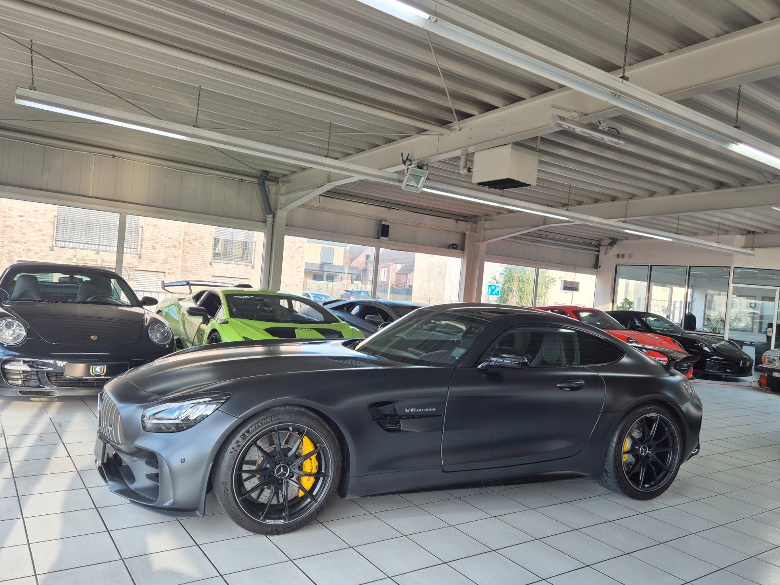 Fahrzeugabbildung Mercedes-Benz AMG GT R Designo Magno/Carbon/Burmester/1A