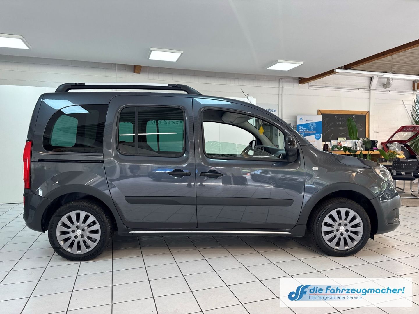 Fahrzeugabbildung Mercedes-Benz Citan 111 CDI lang Tourer Edition Klimaautom SH