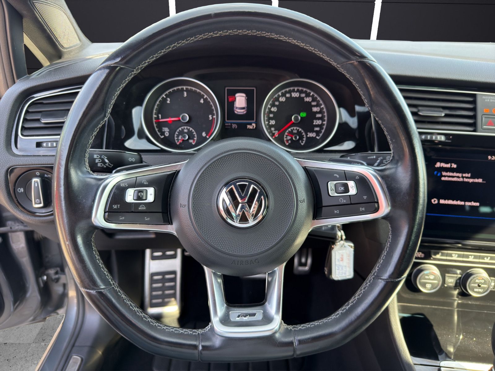 Fahrzeugabbildung Volkswagen Golf R-Line Apple /Szhzg/1.Hand/DAB/LED/Klimaaut