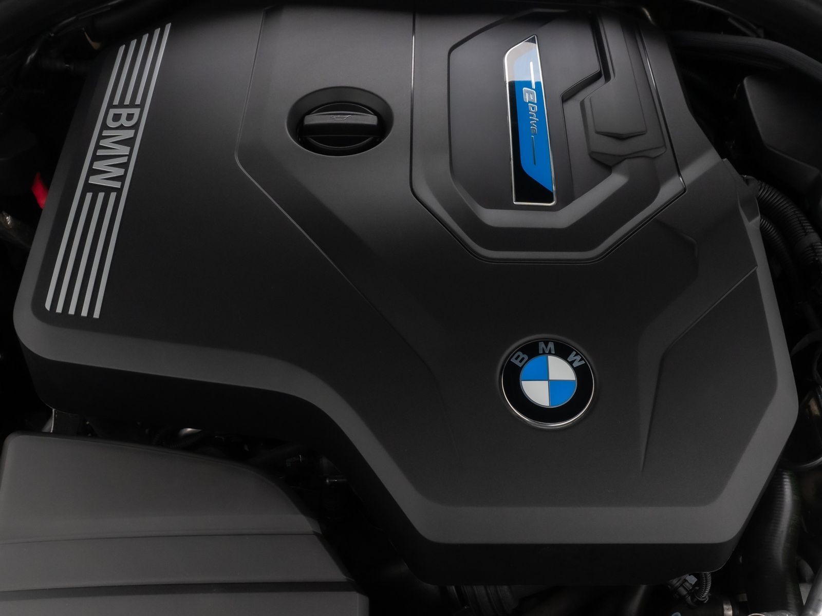 Fahrzeugabbildung BMW 330e xD M Sport HUD DAB Kamera Komfort 18Zoll