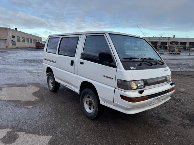 Mitsubishi L300 4x4 bus 9 seats